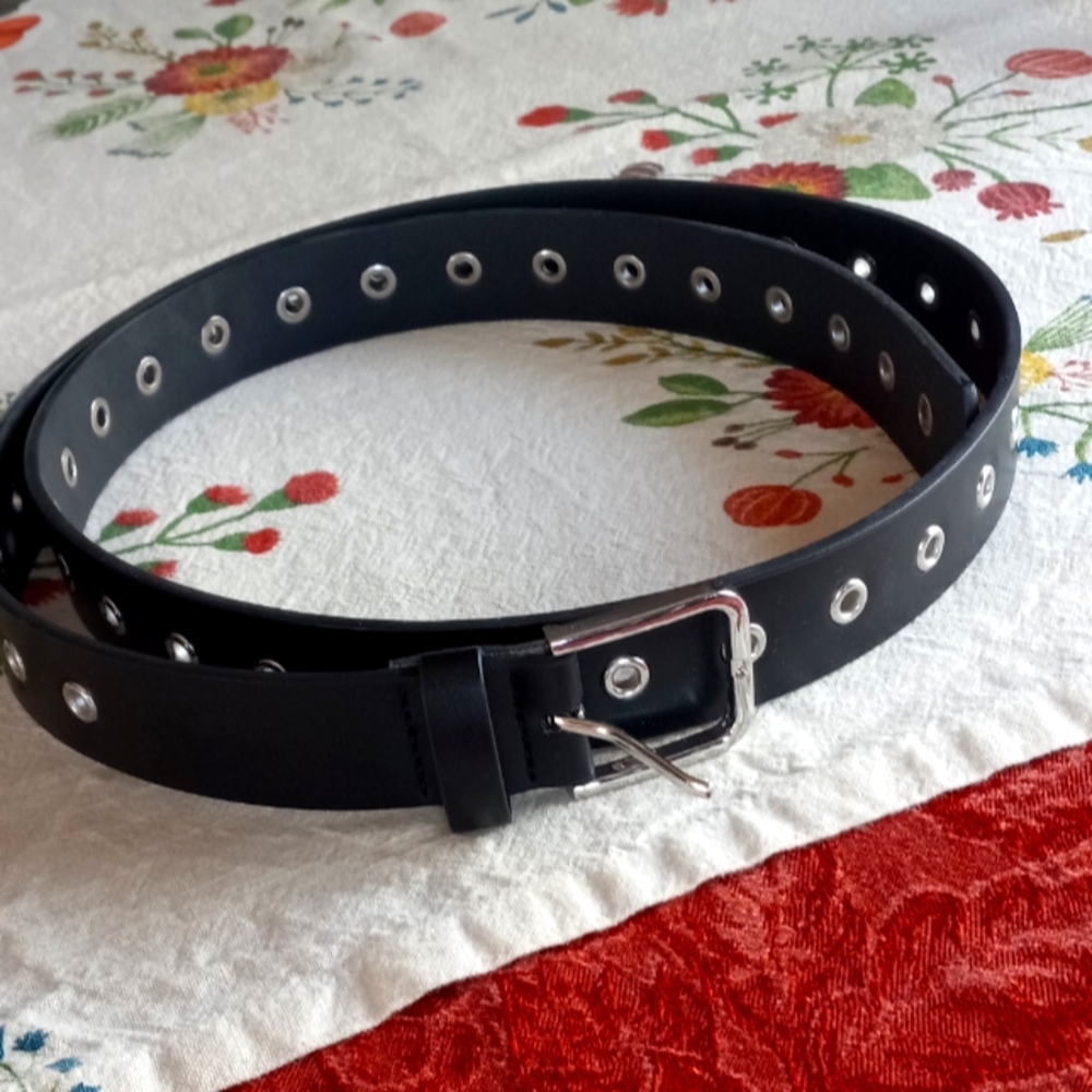 Black silver grommet belt